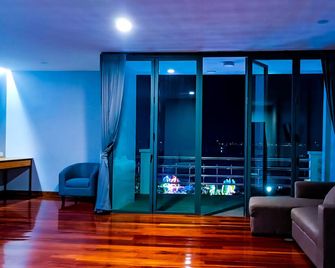 The Riva Vientiane Hotel - Vientiane - Patio