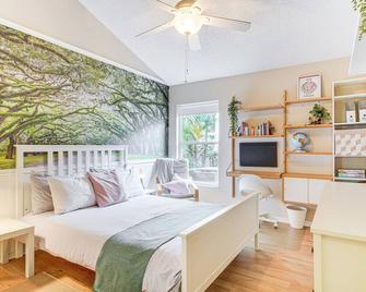 Pet-friendly Valrico Vacation Home w/ Lanai! - Valrico - Bedroom