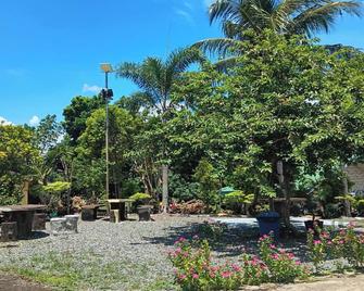 Michael's Homestay - Farm Villa Near Patar Beach And Bolinao Falls - Bolinao - Edificio