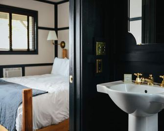 Brentwood Hotel - Saratoga Springs