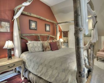 Sublime luxury getaway riverfront downtown location great rates - Estes Park - Chambre