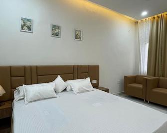Jj Lawns And Resort - Lucknow - Bedroom