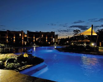 Eden Resort & Suites, BW Premier Collection - לנקסטר - בריכה