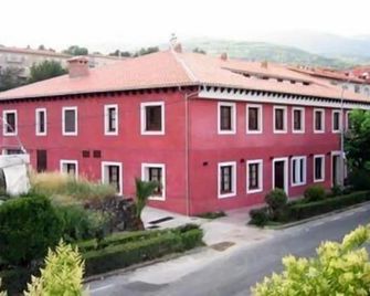 Hotel Rural Carlos I - Garganta la Olla - Edificio