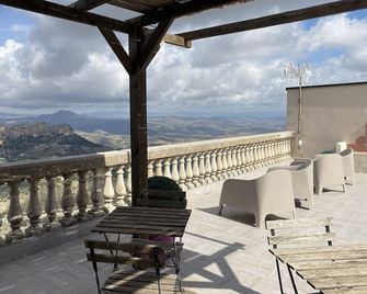 Enna Inn Centro - Enna - Balcony