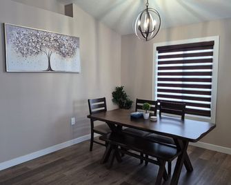 Cozy Prairie - Grande Prairie - Dining room