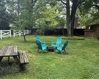 Cozy 3-bedroom house in charming Fredonia with AC, WiFi - Fredonia - Patio