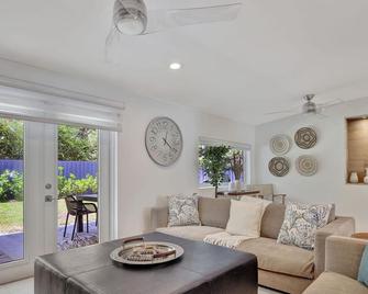 Discover Luxury Living minutes from Beaches and Downtown Las Olas. - Fort Lauderdale - Sala de estar