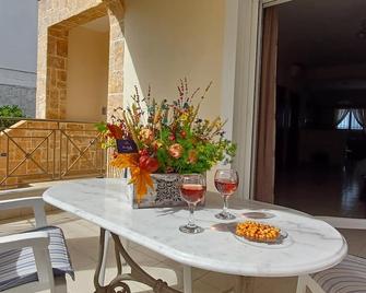 Blue Ark Aigeira Flat & Studio - Akrata - Balcony