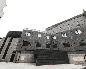 Jincheon Dubai - Jincheon - Edificio