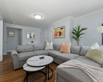 The Princeton Boston Luxurious Apartment - New! - Near Downtown Boston, Airport - בוסטון - סלון