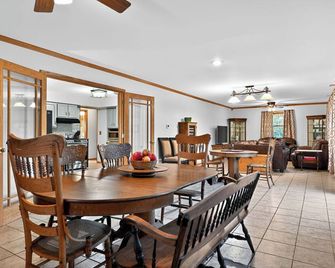 Lakeside Channel Hideaway – 4br/2ba On Goose Lake, Sleeps 10 - Morris - Dining room