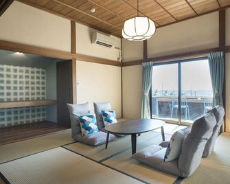 Jikukan Mukae - Izumo - Living room
