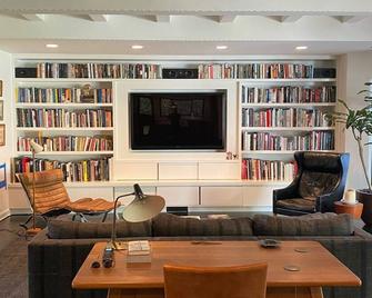 Brentwood 4br/3.5ba Pool & Spa Close to Santa Monica Pier & Rodeo Drive - Los Angeles - Lounge