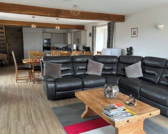 Ploughman's Rigg - Harrogate - Living room