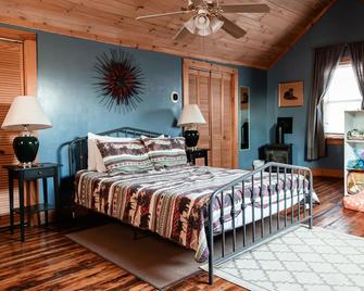 The \'Ski Patrol\' Cottage at Applebrook - Direct Mountain Views! - Jefferson - Bedroom