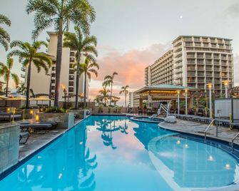 Embassy Suites by Hilton Waikiki Beach Walk - הונולולו - בריכה
