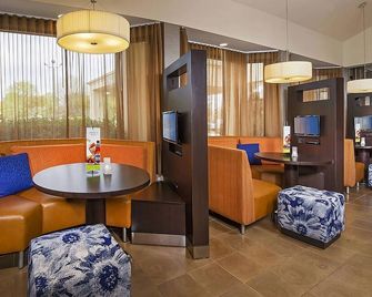 Rare Find! 3 Pet-Friendly Units, Seasonal Pool, Onsite Parking! - Charlotte - Hol