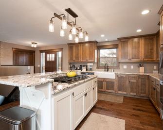 Somerset River Retreat - Somerset - Kitchen
