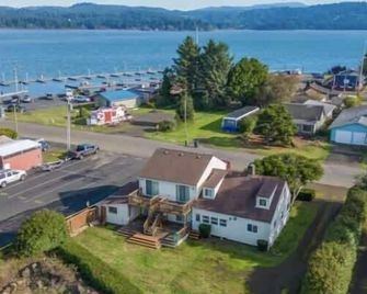 On the Water's Edge - Dog-Friendly Crabbing Bridge Views & More - Waldport