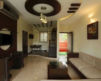 Spring Valley Resort - Guwahati - Living room