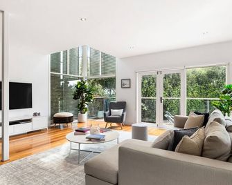 Amalfi Dream - Sorrento Luxe with Pool & Spa - Sorrento - Living room