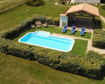 La collina delle fonti - Aprilia - Piscina
