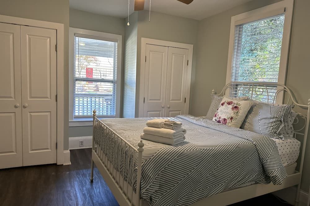 Nc State, Cameron Village-Wake Med-Dogs Ok-Fenced - راليغ - غرفة نوم