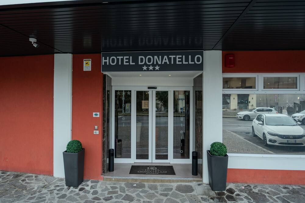 Hotel Donatello - מודנה - בניין