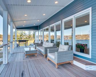 Luxe Pennsylvania Lakefront Vacation Rental! - Carbondale - Balcone
