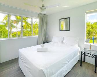 Tripcony Quays Apartment - Unit 1 - Caloundra - Bedroom
