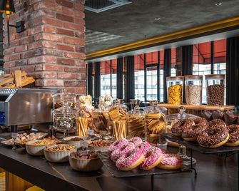 Levor Hotel - 伯薩 - 自助餐