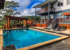 Entire House that accomodate 8 people with four rooms and four bathrooms. - Apia - Pool