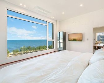 gangreung cn6 ocean view spa poolvilla - Gangneung - Schlafzimmer