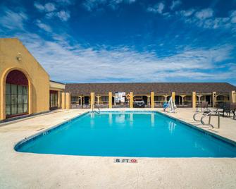 Aransas Bay Inn & Suites Corpus Christi By OYO - Aransas Pass - Zwembad