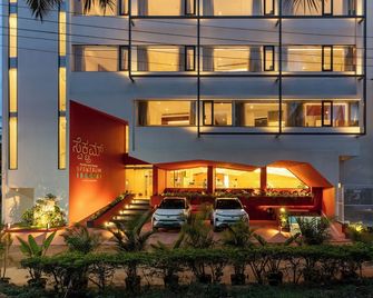 Spektrum Hotel - Bengaluru Airport - Bengaluru - Building