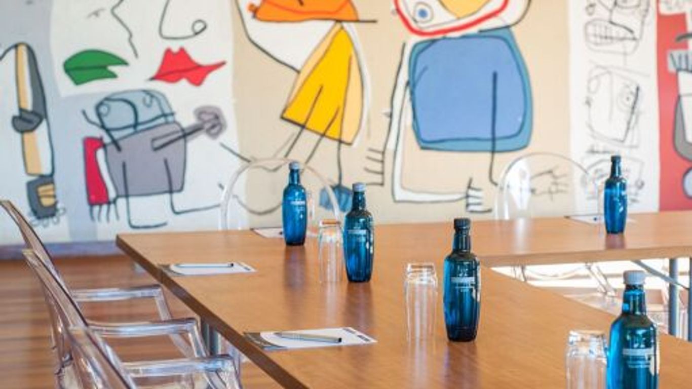 فوروم هوميني بوتيك هوتل