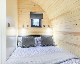 A beautiful and very comfortable glamping experience. - West Haddon - Bedroom