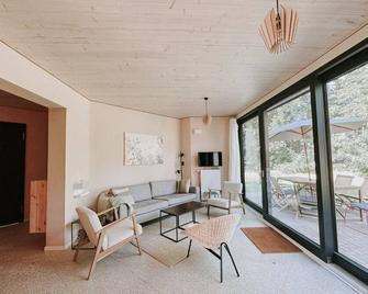 Super nice holiday home by the lake - Темплін - Вітальня