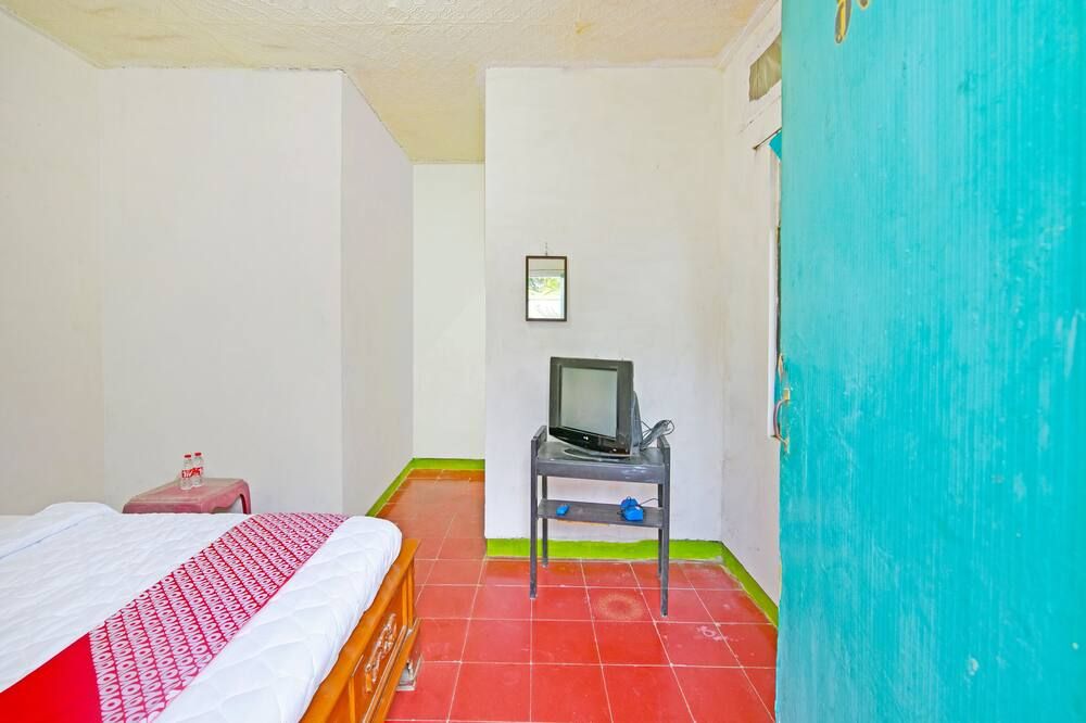 Spot On 91270 Hotel Arimbi - Cilacap - Bedroom