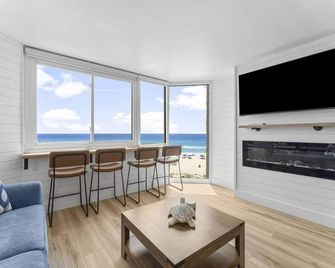 Beach Front Ocean View Condo - Top Of The Gulf 521 - Panama City Beach - Vardagsrum