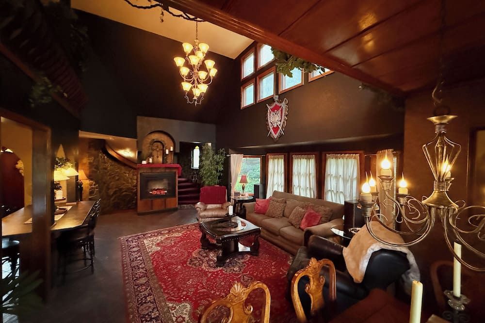 The Castle House - Lebanon - Sala de estar