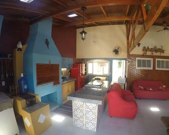 Porto Belo :: 5 bedrooms :: 50m from the beach :: accommodates 16 people - Porto Belo - Living room