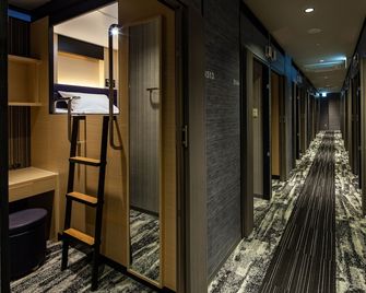 Y's Cabin&hotel Naha Kokusai Street - Naha - Hallway