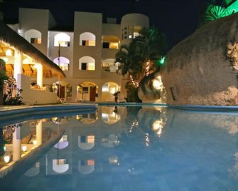Hotel Alikar - La Crucecita - Piscina