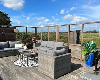 Holiday Home in Texel Near De Hors Reserve - Den Hoorn - Balkon