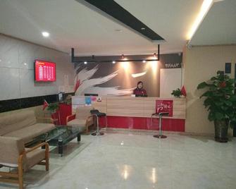 Thank Inn Chain Hotel Shandong Dezhou Decheng District Wanda Plaza - Dezhou - Recepción