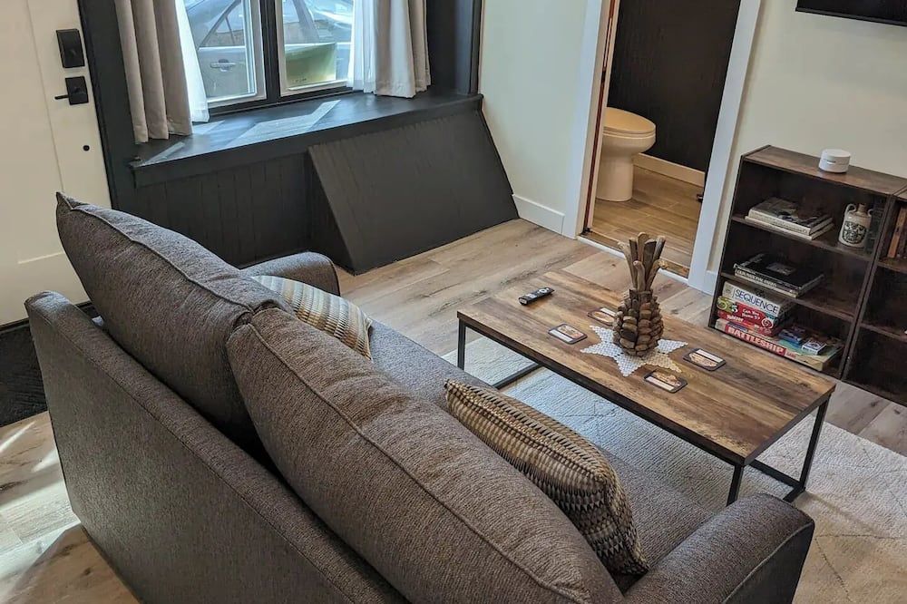 Açaí: Ambler 3 Bed, 3 Bath, & 3 Floor Home