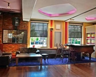 The Raven Hotel - Corby