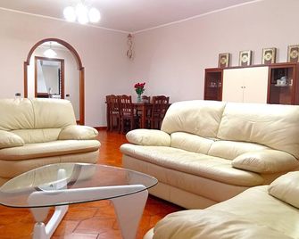 House Revolution Style Fc - Oliveto Citra - Living room